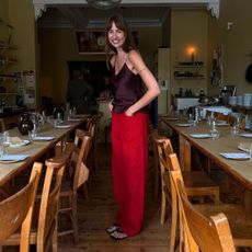 An image of @lizzyhadfield wearing one of the best shoe colours to wear with red jeans.
