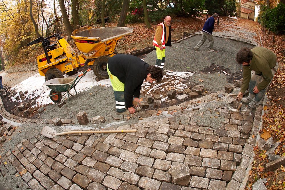 Workers restore the cobbles on Muur van Geraardsbergen in 2003.