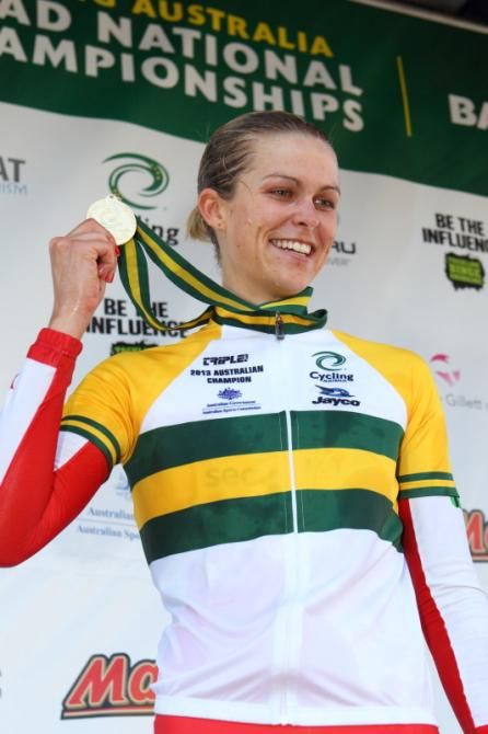 Kimberley Wells (Specialized - Securitor) shows off her medal