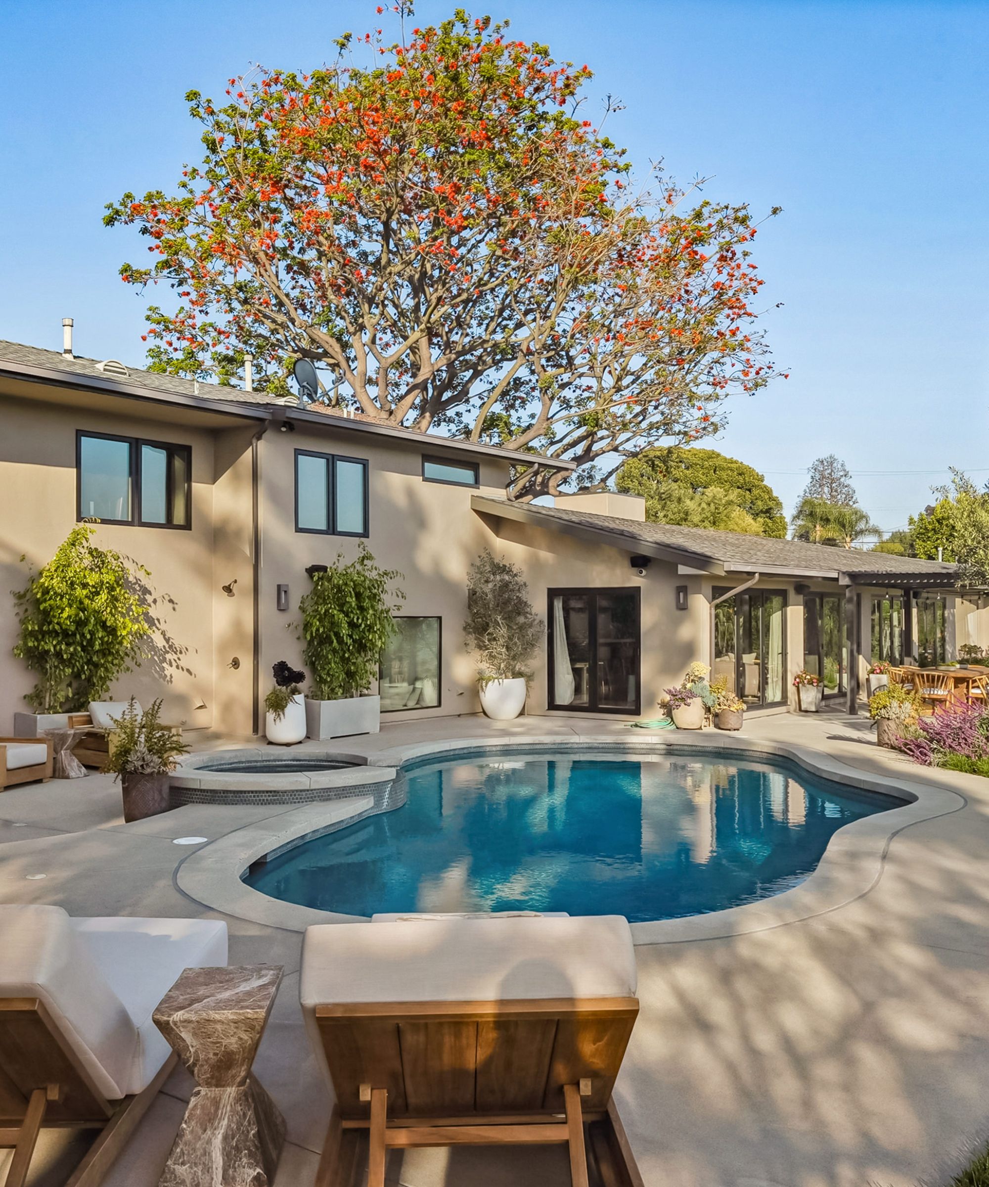 Chris Evans' pool