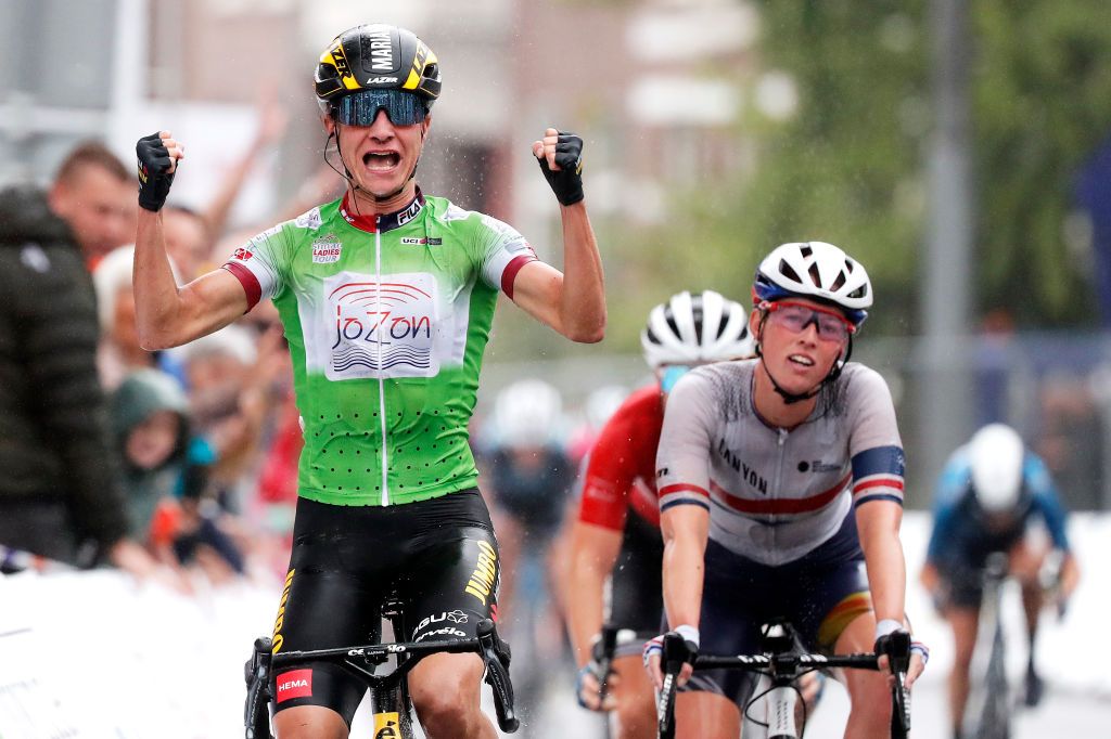 Marianne Vos (Jumbo-Visma) beat Alice Barnes (Canyon Sram Racing) to win the final stage of the Simac Ladies Tour