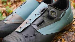 Suplest Mountain Performance shoe wrap around closure details