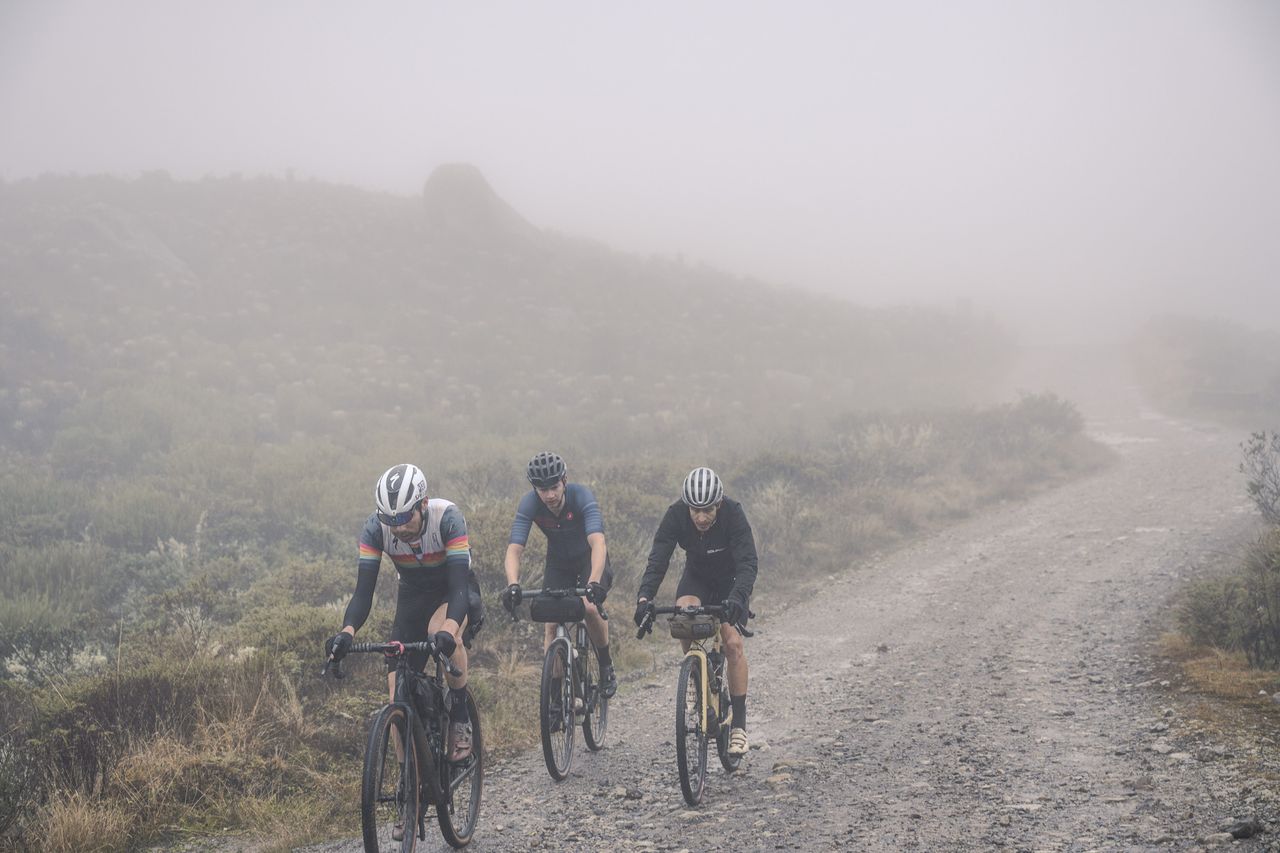 Leaders ride in cold and foggy conditions across 3,800-metre high point of the week