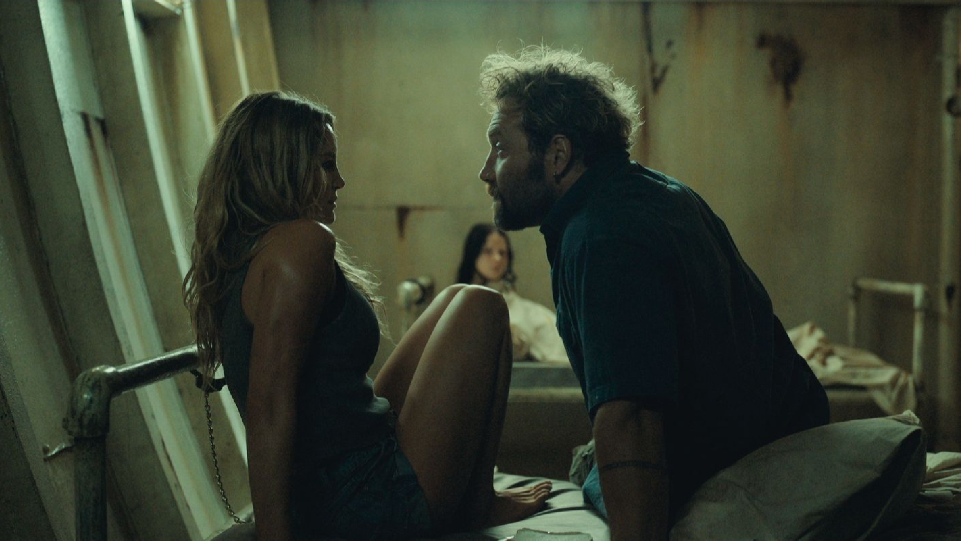 Hassie Harrison as Zephyr and Jai Courtney as Tucker in Dangerous Animals