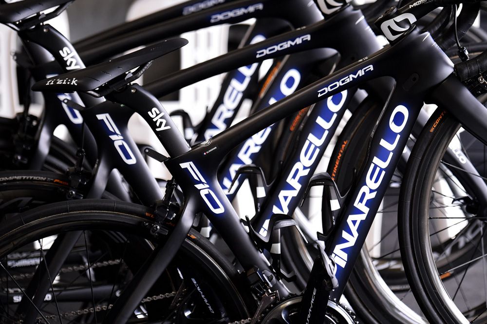 Team Sky have new Pinarello F10 bikes with a new highlighted graphic