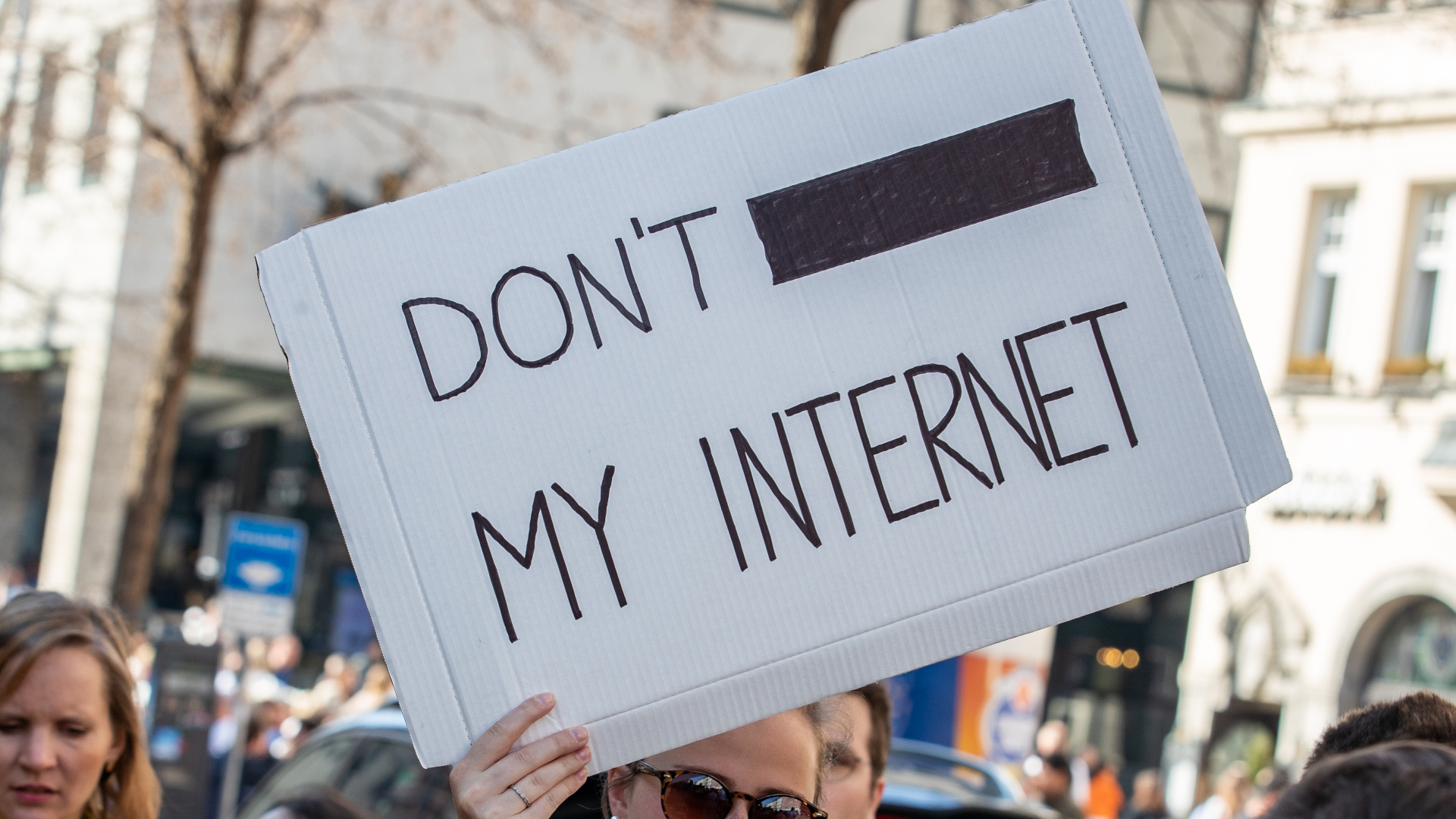 Ruch Stop Killing the Internet walczy z obowiązkową weryfikacją wieku w sieci
