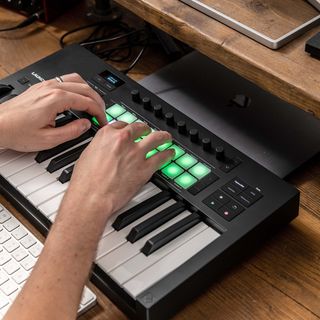 Novation Launchkey 37 MK4