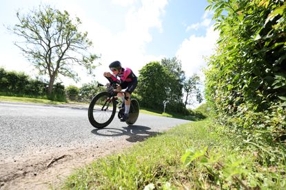 Izzy Sharp rides the 2022 national junior women's time trial