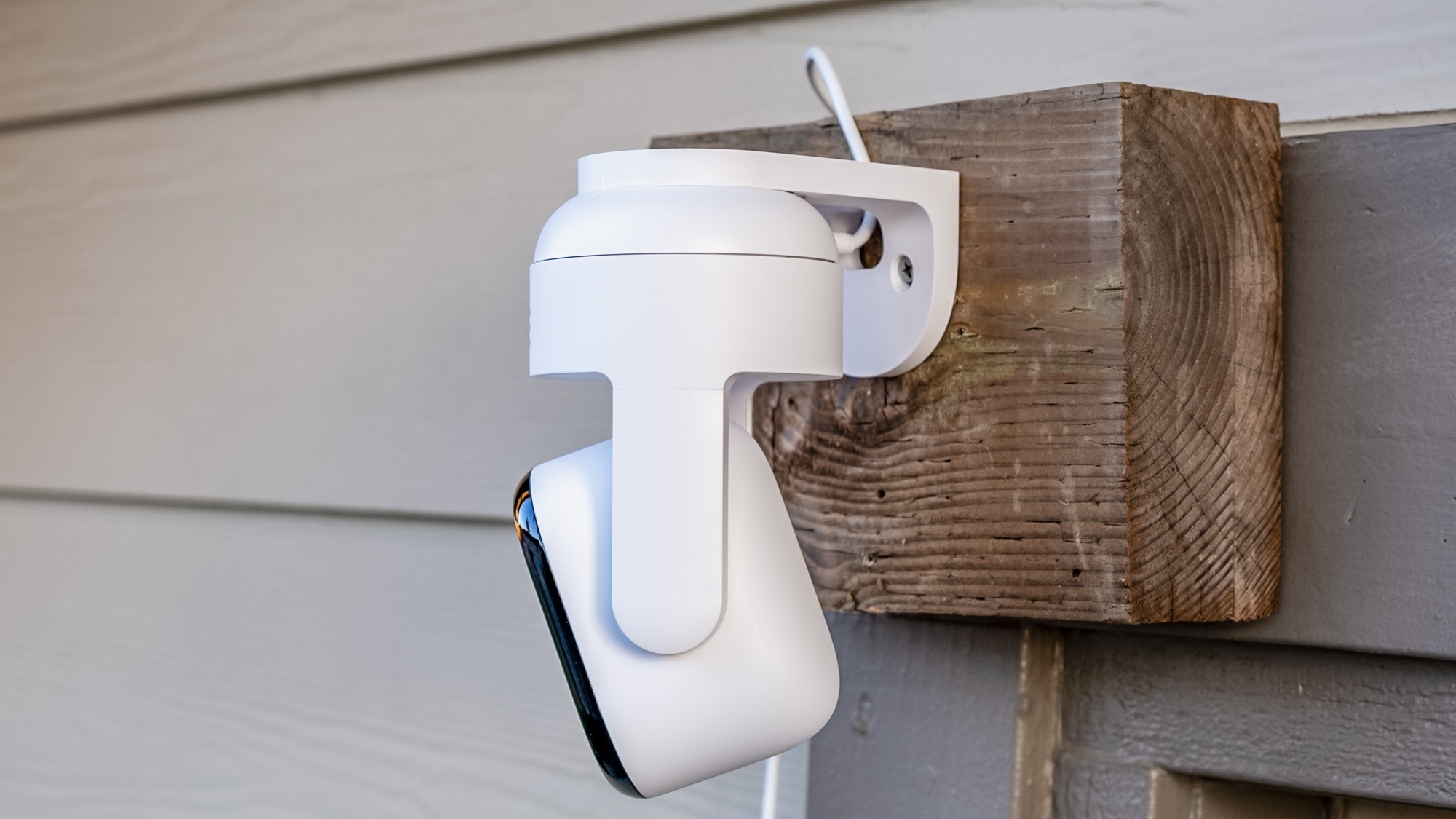 Arlo Essential Outdoor pan tilt camera