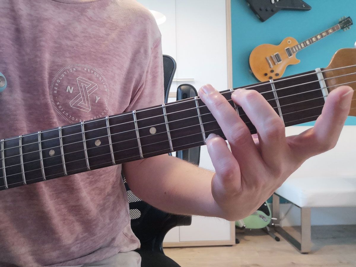 How to play the G chord on guitar