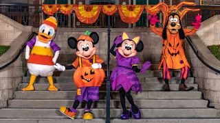 Mickey, Minnie Donald, Goofy in Halloween costumes