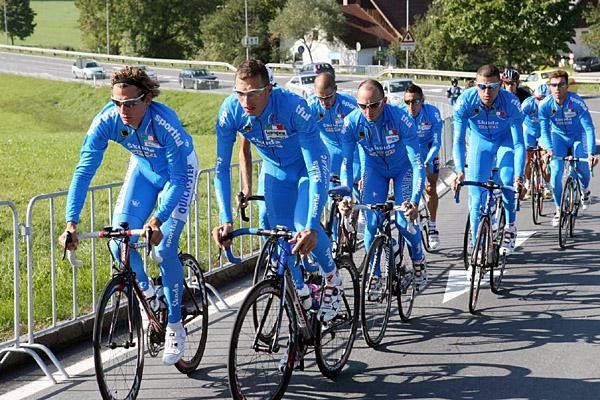 Pozzato and Ballan spinning out the legs.