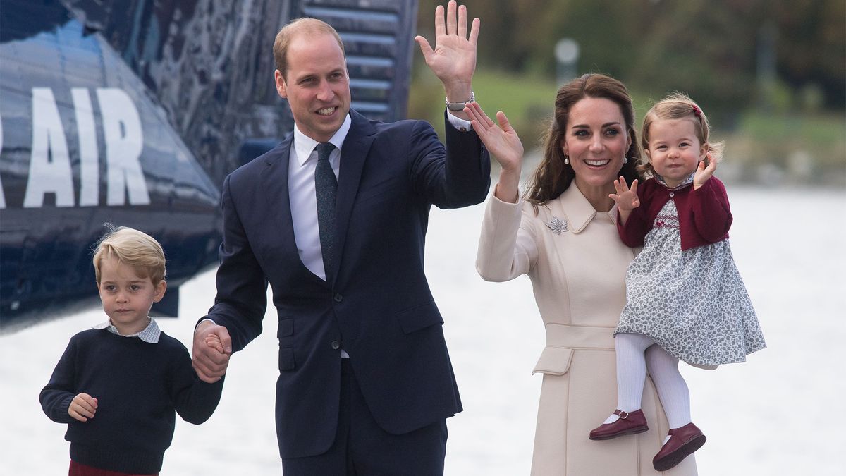 William et Kate emmènent George et Charlotte dans une autre tournée royale