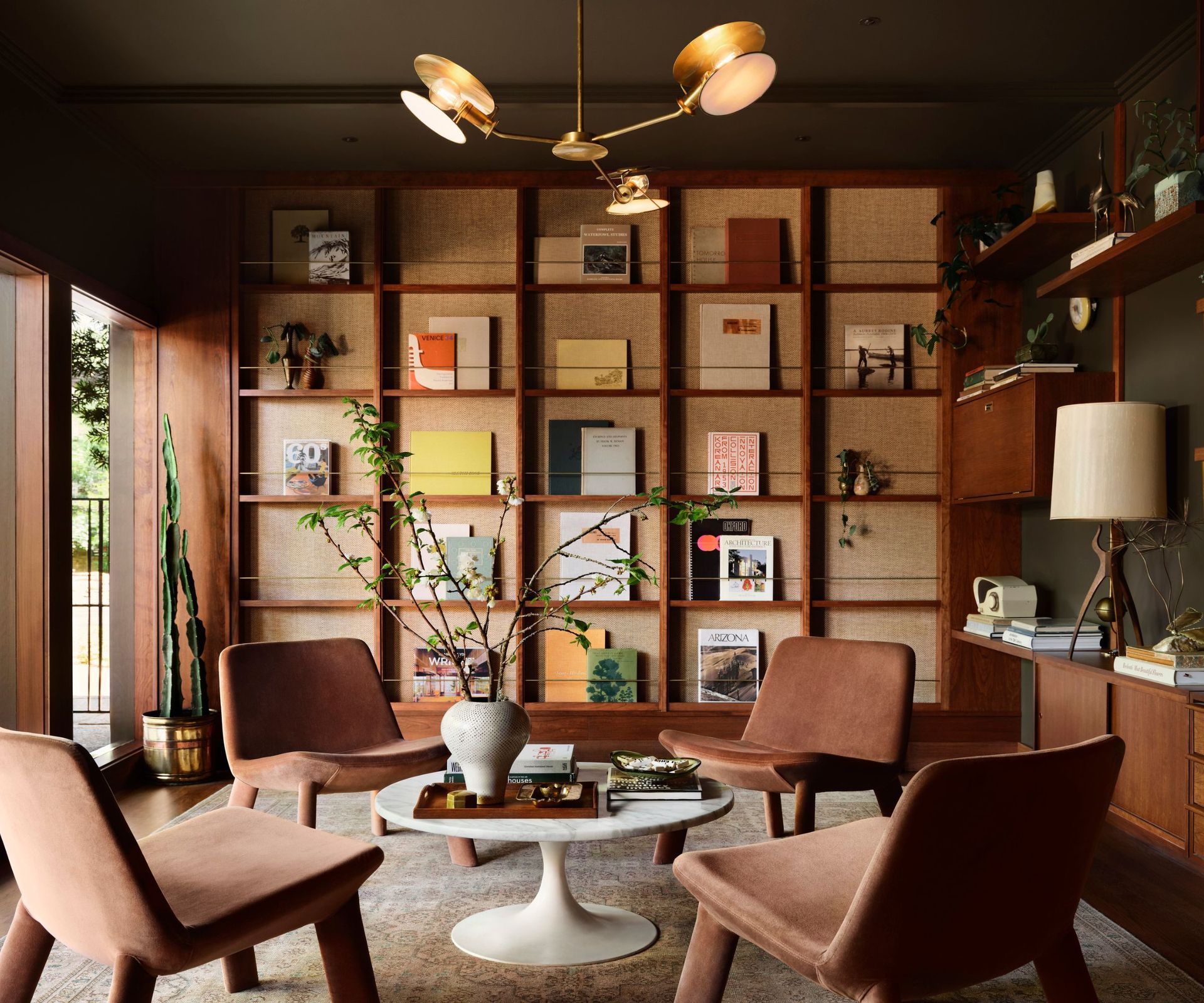 Take a tour of Joanna Gaines' '70s-inspired lake house | Homes and Gardens