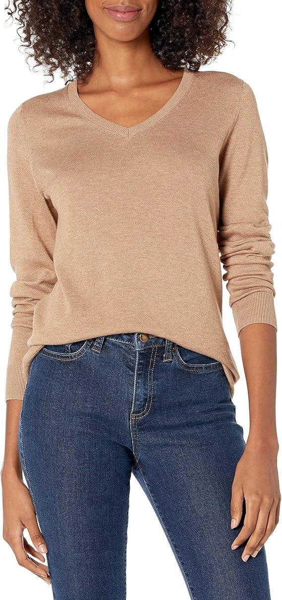 Amazon Essentials Women's Regular-Fit Lightweight Long-Sleeve V-Neck Sweater (available in Plus Size), Camel Heather, 6x