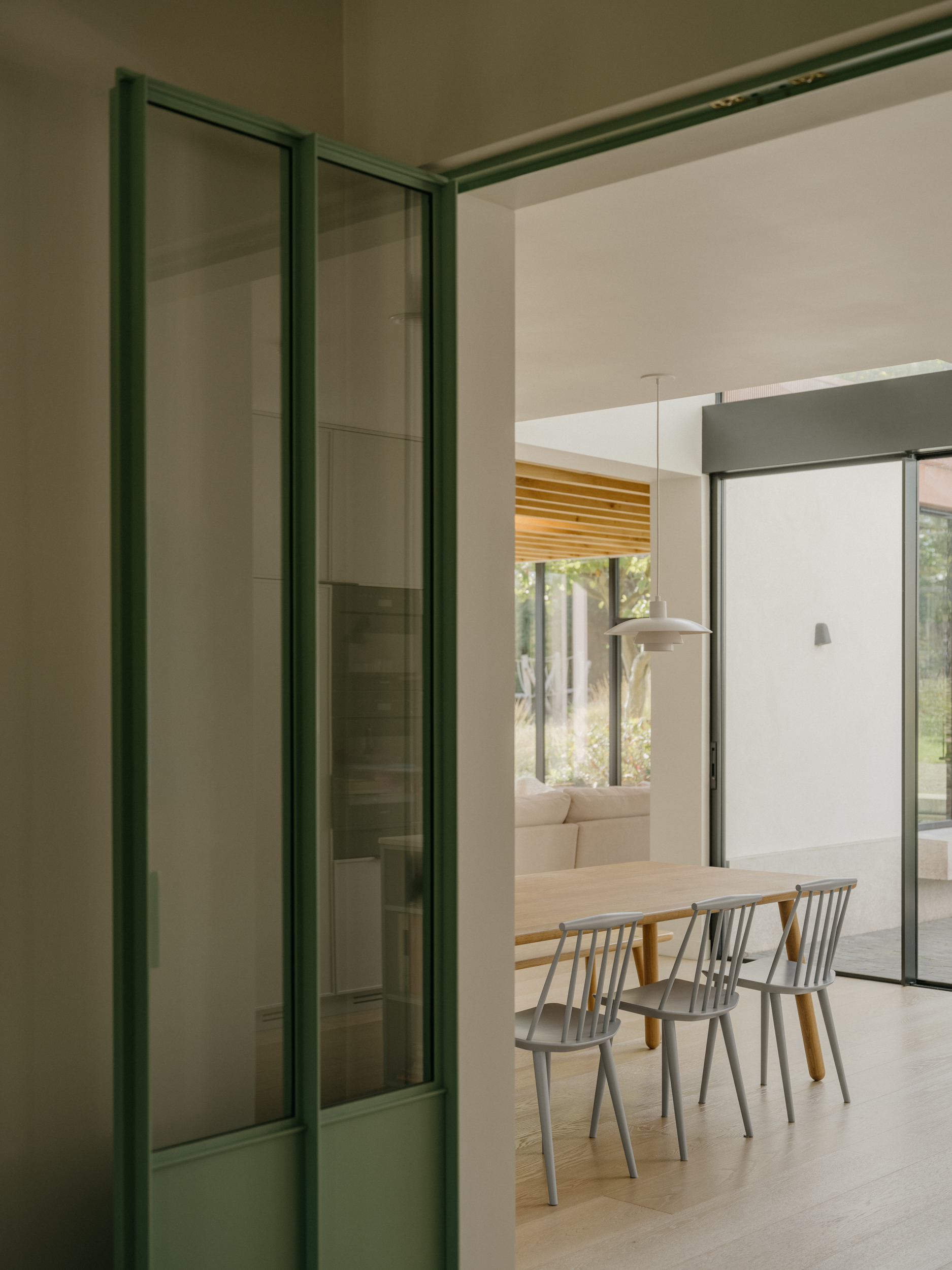 TE Residence, UK, by Dedraft