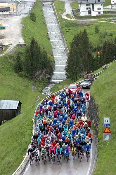 Peloton rode slow in the first two hours.