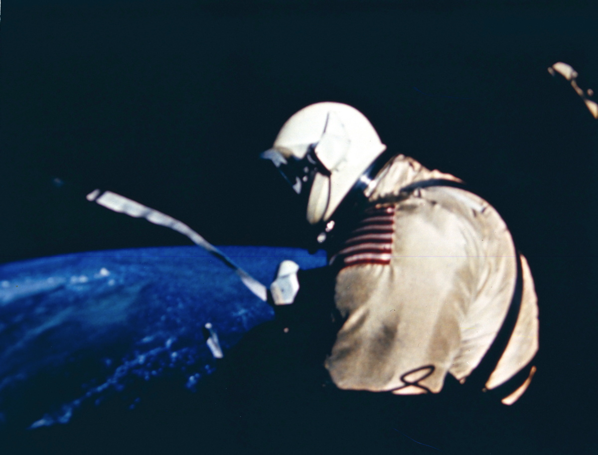 The 1st American Spacewalk in NASA Photos | Space