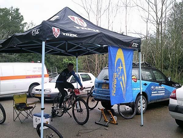Dror Pekatch (Subaru Gary Fisher) warms up.