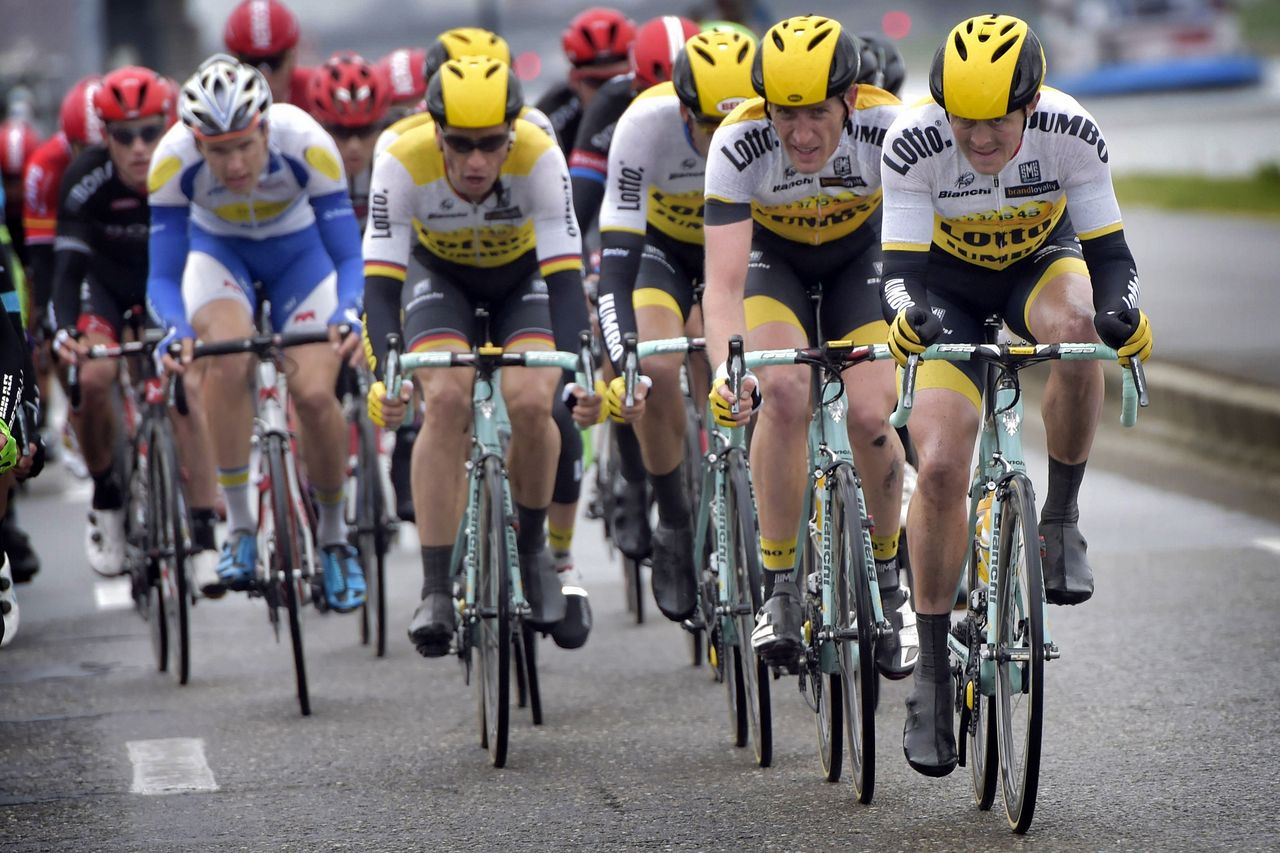 LottoNl-Jumbo work to set up the sprint for Dylan Groenewegen