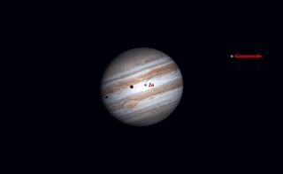 Exactly a week later, on Wednesday, May 27 at 10:05 p.m., the pattern repeats, except that the shadows are closer together and Callisto is no longer in front of Jupiter .