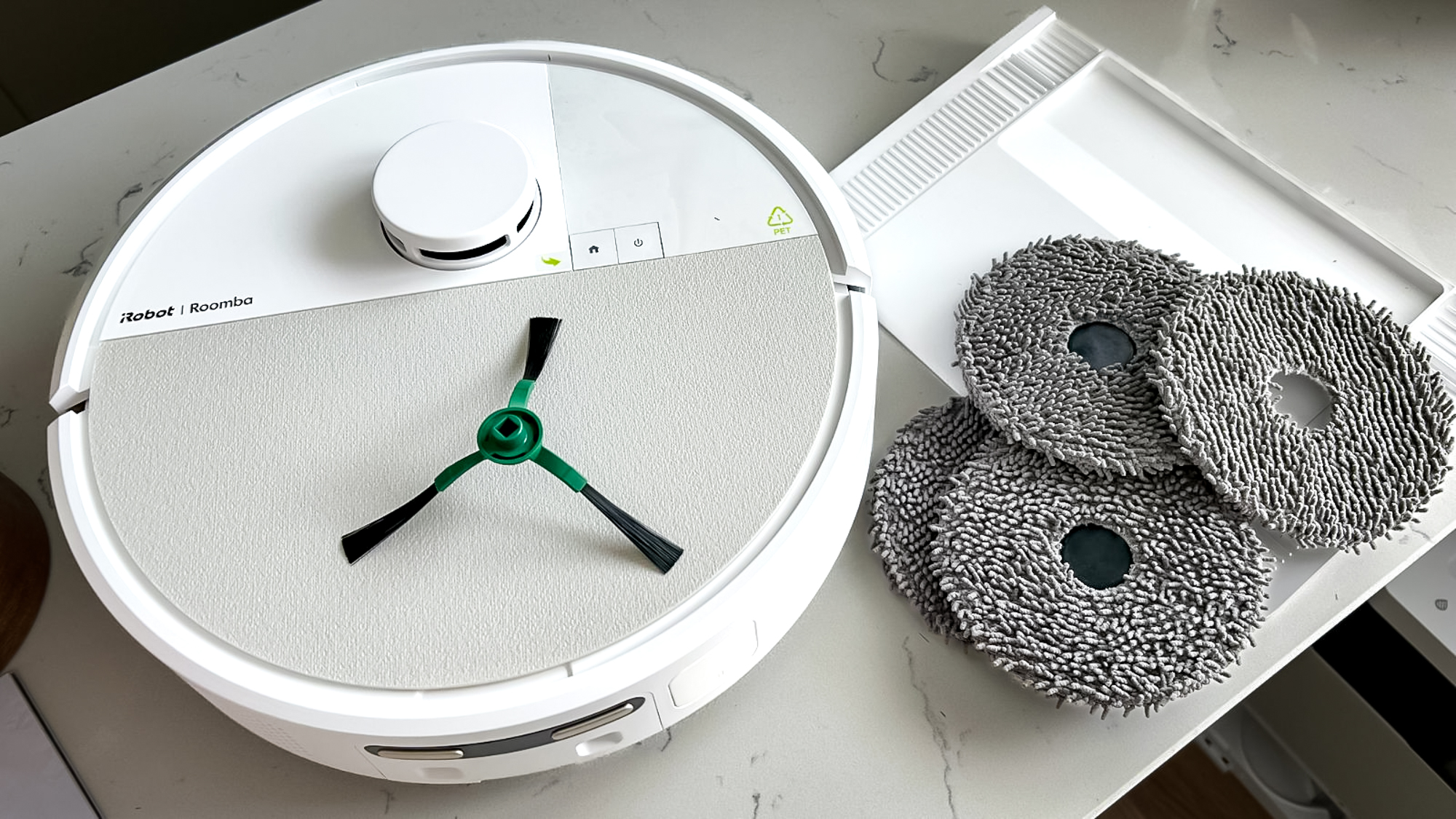 Roomba 505 Plus box contents - main vac and spare parts