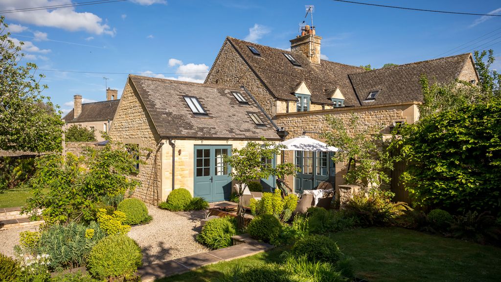 Stunning Cotswold cottage renovation and extension Homebuilding