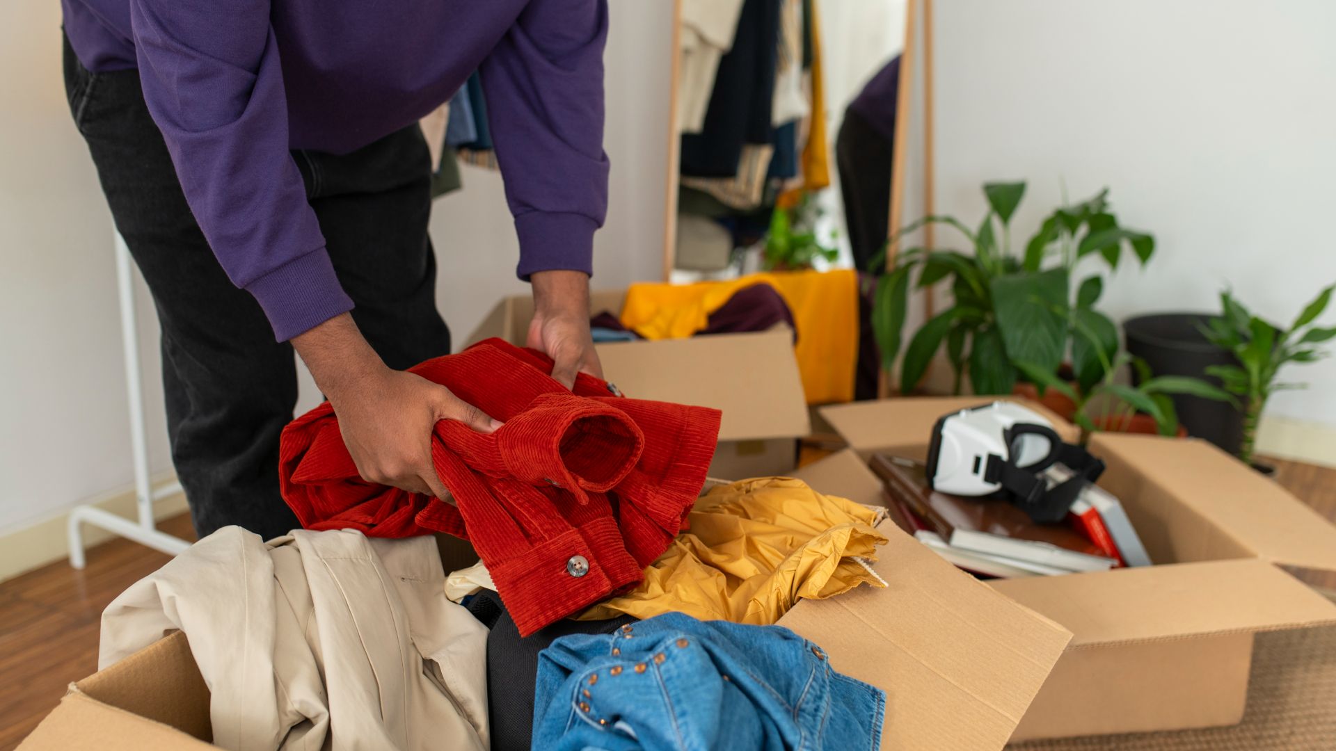 decluttering into boxes