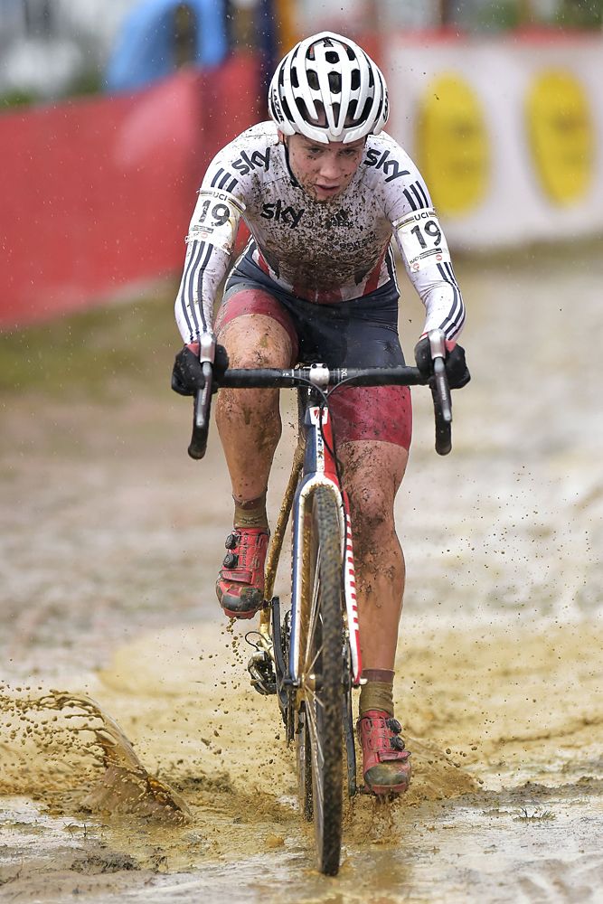 Evie Richards (Great-Britain) riding to a solo victory in women's U23 race at Worlds