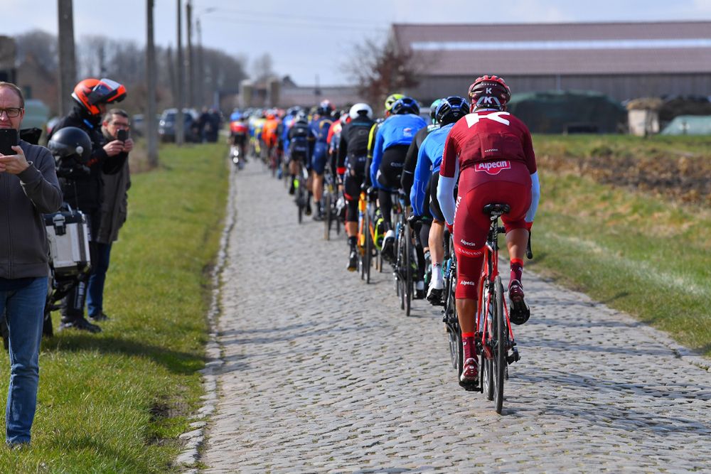 The Driedaagse De Panne-Koksijde peloton