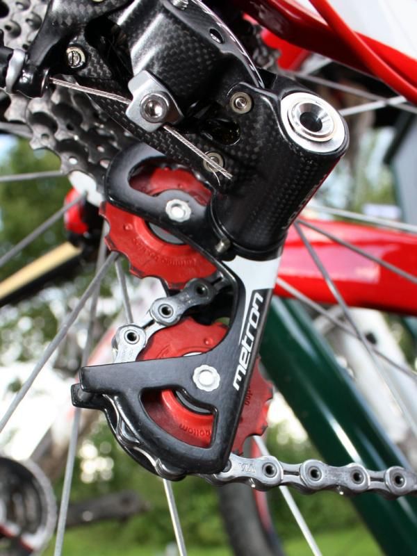 Both sides of the pulley cage are carbon fiber, too.