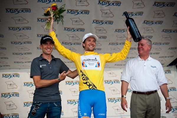 Christian Vande Velde (Garmin-Slipstream) and Lt. Governor Peter Kinder present Dave Zabriskie with prizes for his overall win.