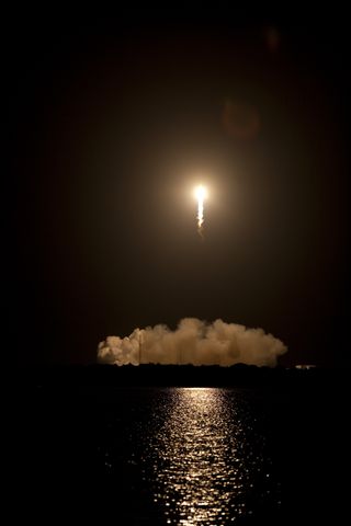 Falcon 9 and Dragon Liftoff