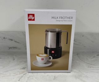 illy electric milk frother box