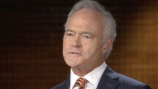 Scott Pelley conducts an interview on 60 Minutes.