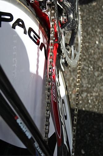 Chain stays hug the rear wheel