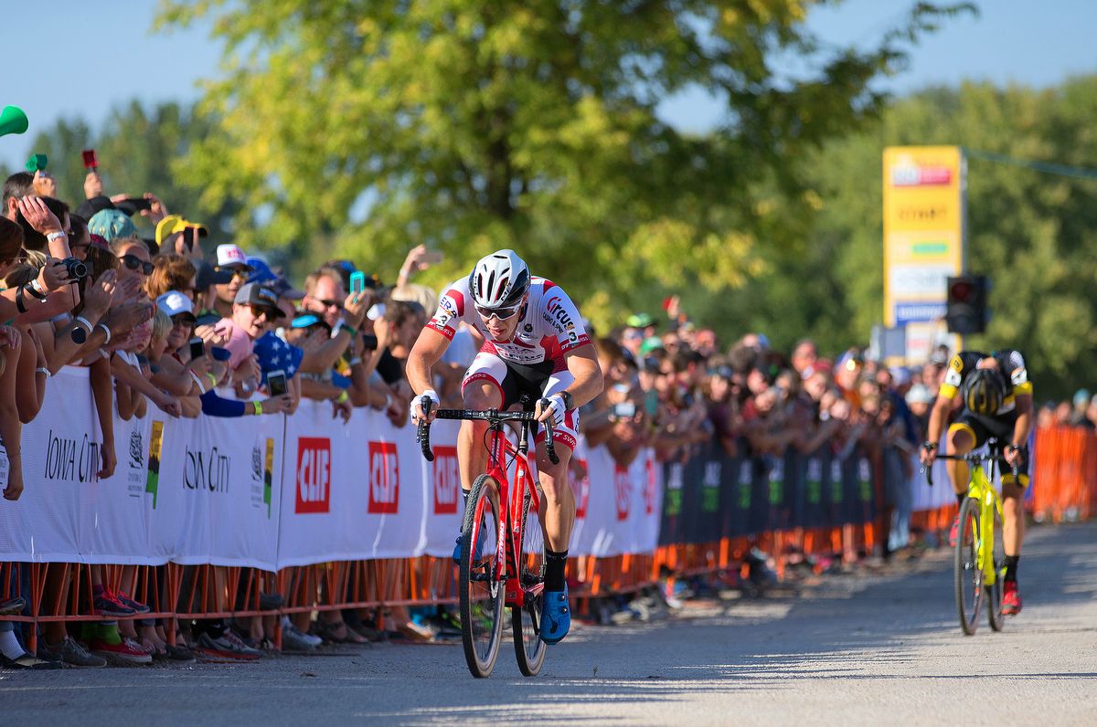 Laurens Sweeck (ERA-Circus) pushes it to the line