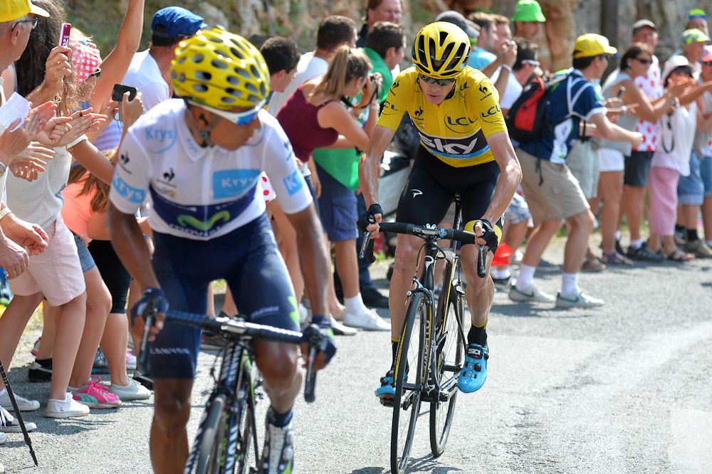 Nairo Quintana checks the gap to Chris Froome.