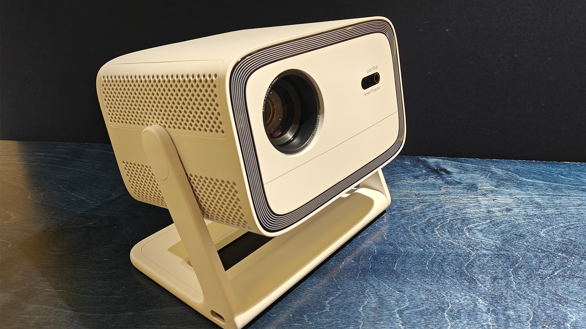 Wanbo Vali 1 home cinema projector