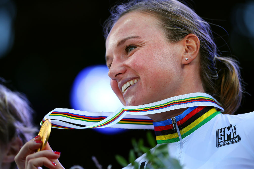 2017 World Championships: Chantal van den Broek-Blaak celebrates her elite women&#039;s win