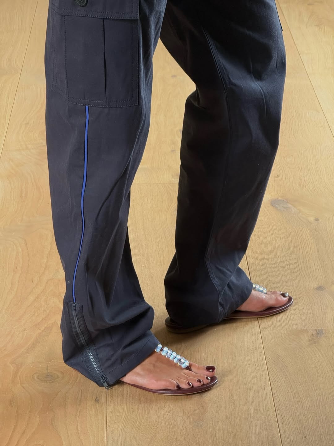 Creator @smythsisters wearing brown and blue sandals with a chocolate brown pedicure