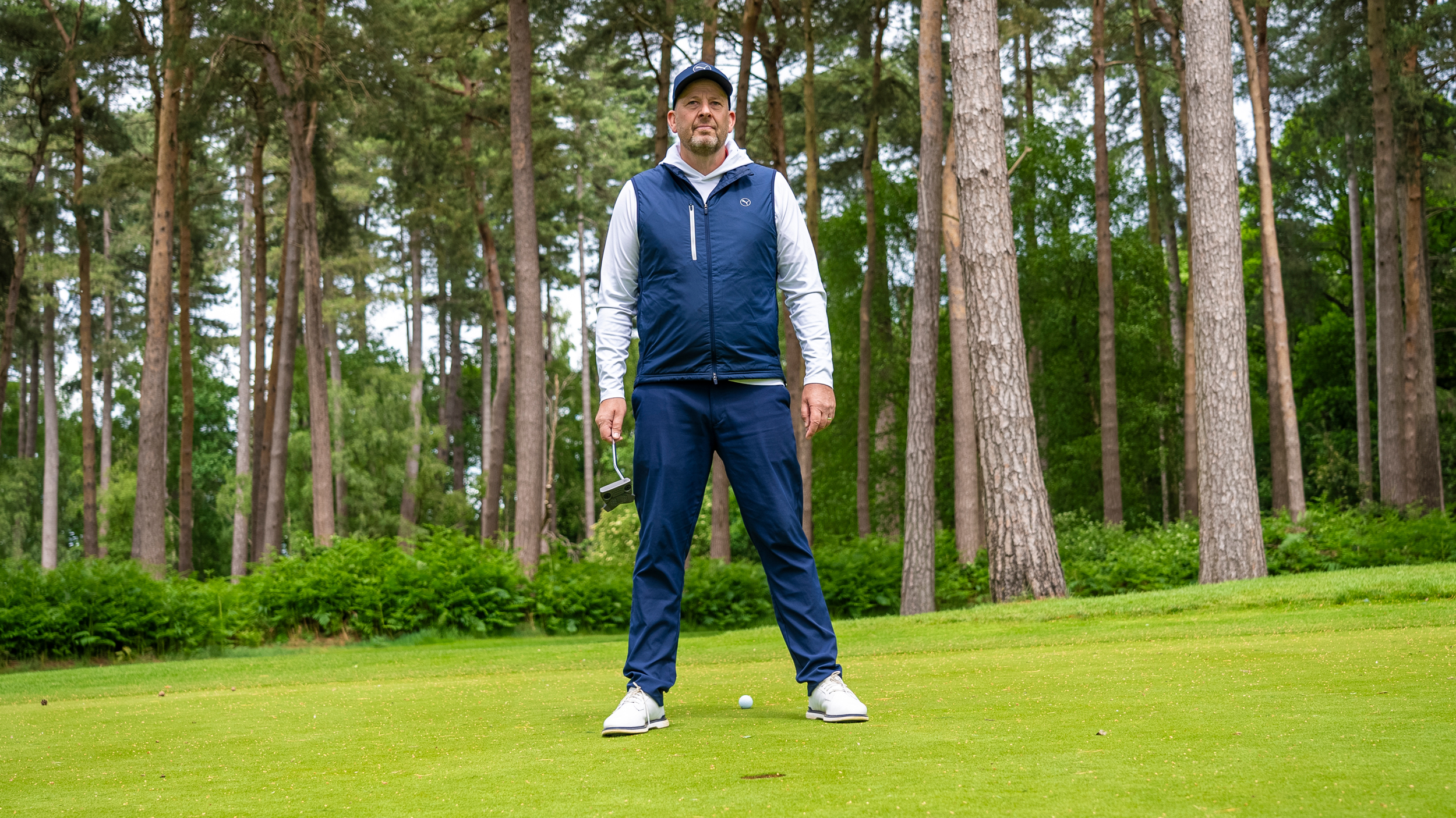 Golfer using aimpoint