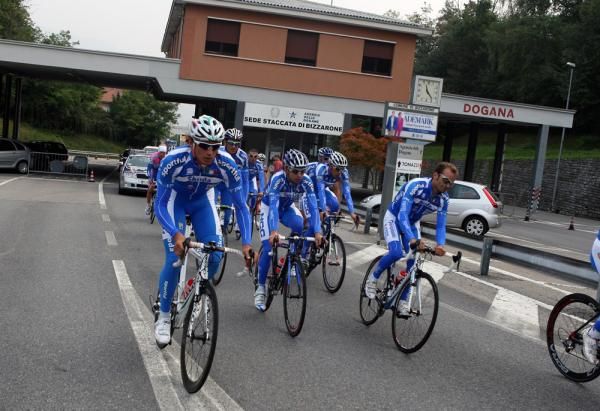 The Italian team set off.