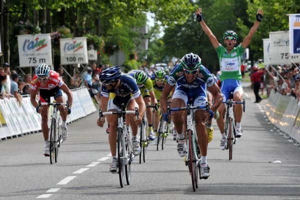 Laurent Mangel (Saur - Sojasun) knows teammate St&eacute;phane Poulhies has the stage won.
