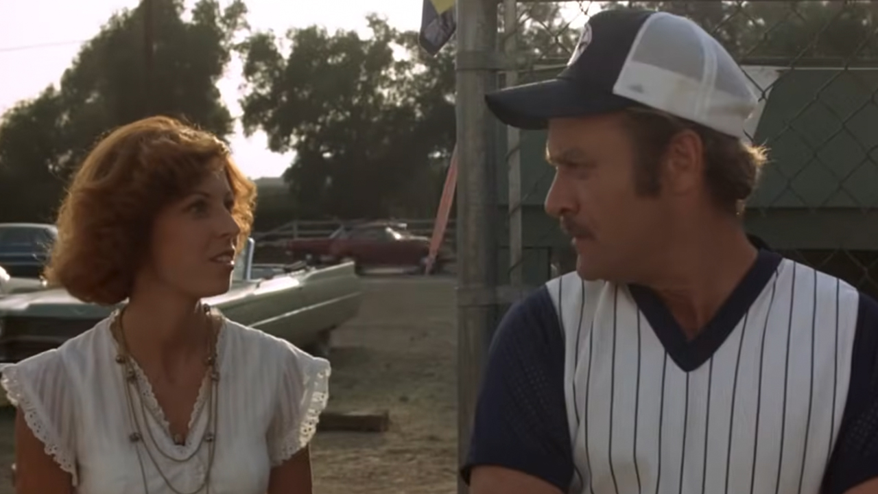Vic Morrow looking at a woman, who is upset with him in The Bad News Bears