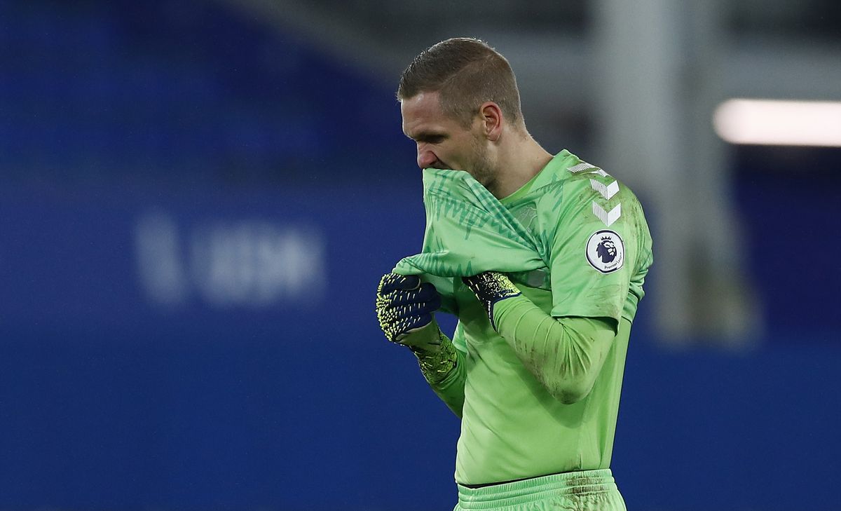 Everton goalkeeper Robin Olsen victim of armed robbery at home ...