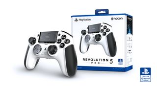 Nacon Revolution 5 Pro в бяло с опаковката си Sony зад него на бял фон