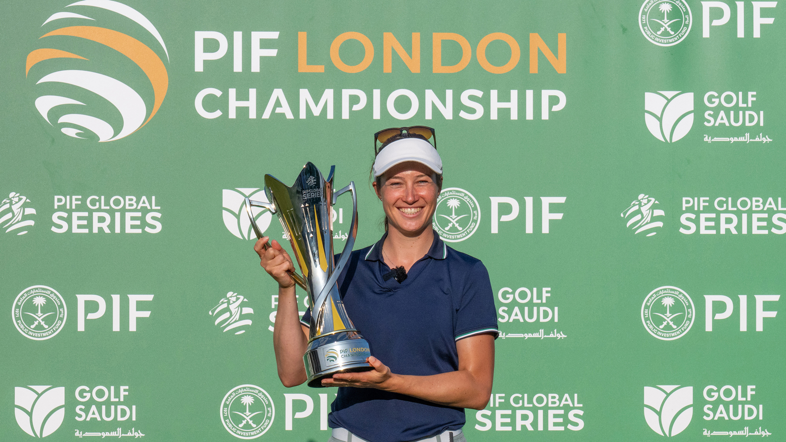 Laura Fuenfstueck holds the PIF London Championship trophy