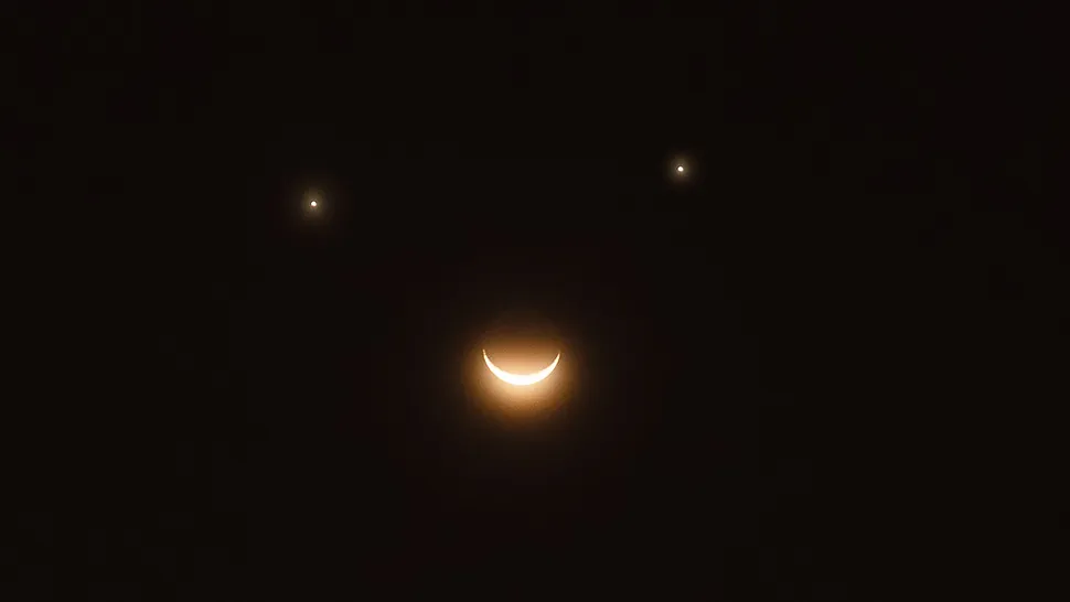 Two planets will form a 'smiley face' with the moon on April 25. Here's where to look.
