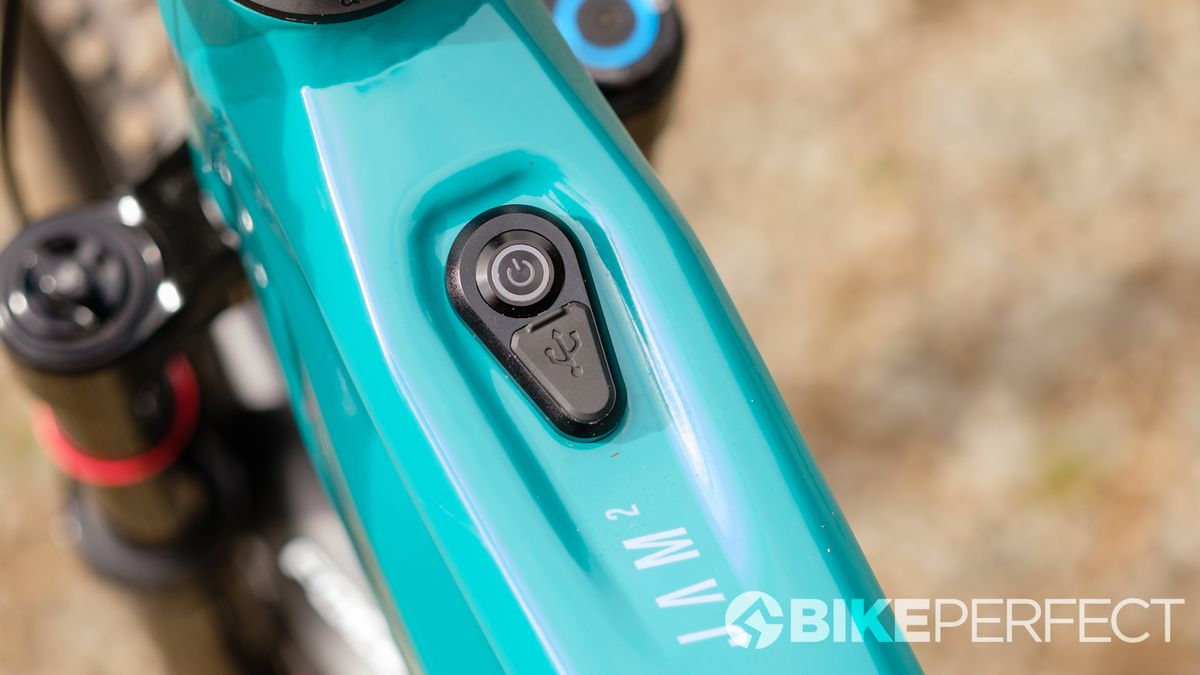 Focus Jam2 7.0 on button and charge port on the top tube